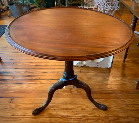 Queen Anne Pedestal Table