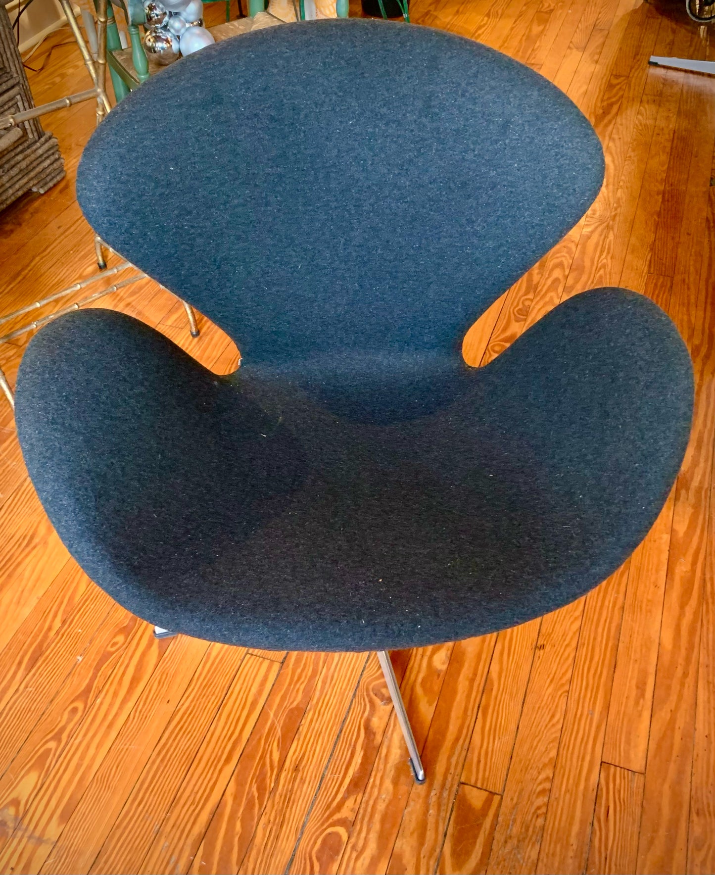 Serinen Swan Chair